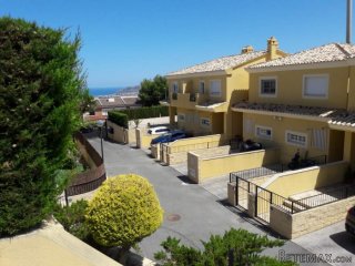 Casa con una superficie de 140 m2. m. Tiene 3 dormitorios..