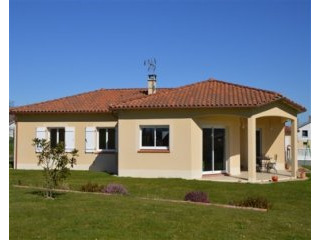 Elegant villa in quiet estate within..