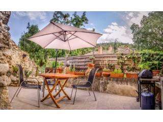 Propriete De Caractere Avec 2 Maisons..