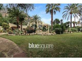 Substantial 5 bedroom Villa Montgo Javea