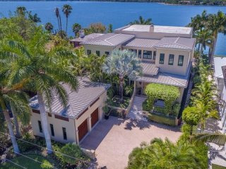 6 bedroom Property For Sale: 48 ADALIA..