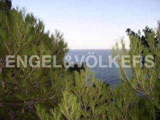 Plot wit sea views and building project