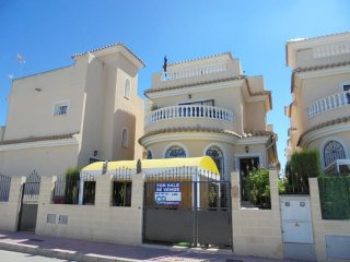 3 Bedrooms - Villa - Alicante - For Sale