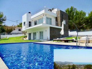 4 Bedrooms - Villa - For Sale