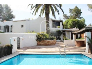 Large property with pool and sizeable..