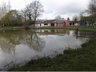 3 Bedroom House on Lakeside Setting