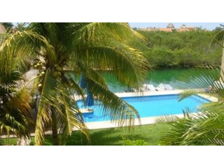 DE LUXE CONDOMINIUM IN PUERTO AVENTURAS..