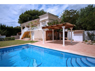 4 Bedrooms - Villa - For Sale