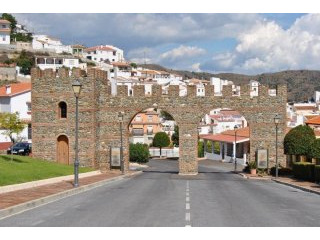 Town House for Sale in Moclinejo..
