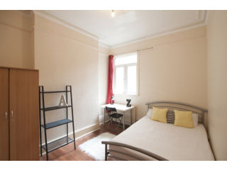 Single with double bed near Manor House..
