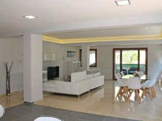 Large Refurbished Apartment In Son Veri
