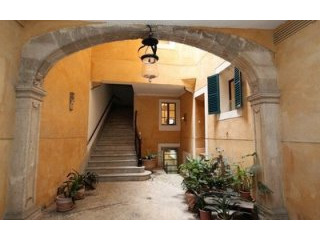 Office apartment in the Casco Antiguo..