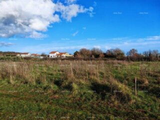 Prodaje se građevinsko zemljište od 997 m² u Loborici
