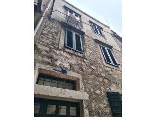 ŠIBENIK CENTAR, potpuno renovirana kamena kuća