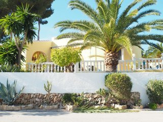 2 Bedrooms - Villa - Alicante - For Sale
