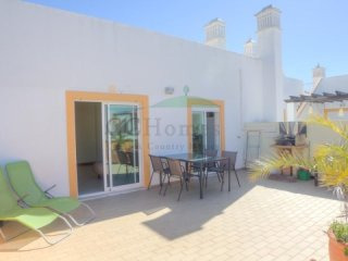 Sun-drenched Apartment close to the sea..
