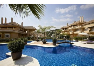 2 Bedroom Middle Floor Apartment