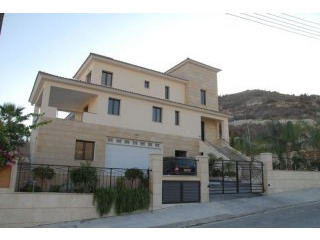 Luxury Villa for Rent in Palodia Village