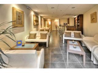 Off Waterfront Hotel