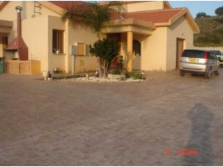 House in Pyrgos with huge land