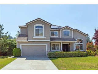 peaceful cul-de-sac in California Oak..
