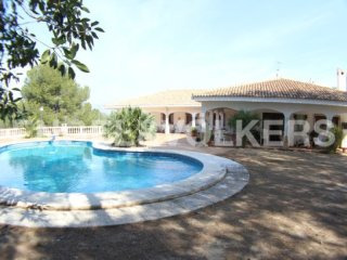 Sunny Manor House In Quiet Area