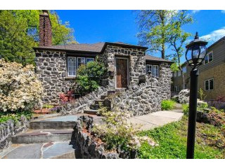 3 bedroom House For Sale: 8 Barnum Road..