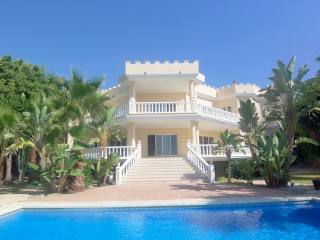 6 Bedrooms - Villa - Malaga - For Sale