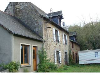 Farmhouse And Barns For Renovation