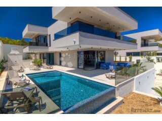 MARINA KOD TROGIRA – LUXUZNE VILLE LUCY ***** VILLA PLUM