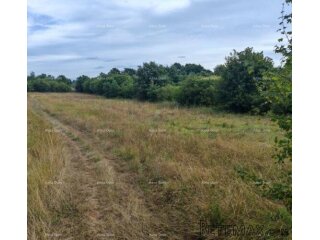Građevinsko zemljište površine 1.600 m² u blizini Sve..