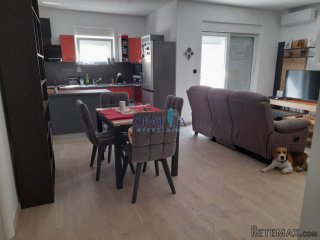 Crikvenica - naselje Benići, komotan stan 3S + DB, veličine..