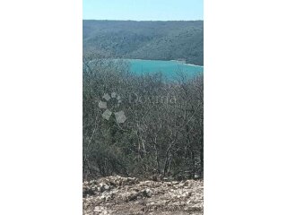 TOP prilika! Građevinsko zemljište 700 m od mora!