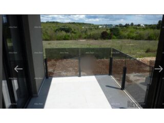 Prodaje se prostrani 5-sobni stan površine 150 m², Poreč