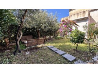 PULA, centar – prodaja / stan 55 m² s vrtom i parkirnim mj..