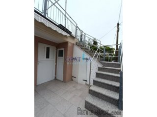 Crikvenica, Kuća sa 2 apartmana, pogledom na more i krovnom..