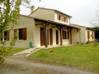 Detached Contemporary House With Pool..