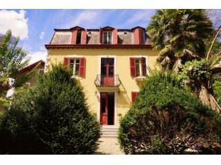 7 Bedroom Detached House For Sale