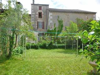 Four Bedroomed Town House With Garden..
