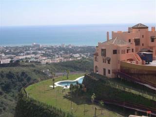 Apartment - Well-sized two-bedroom..