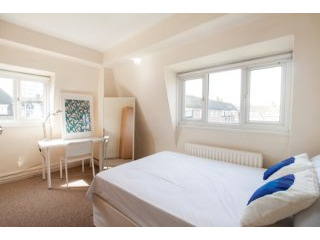 Single with double bed near Southfields..