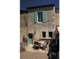 2 Bedroom Townhouse In Center Of Eymet..