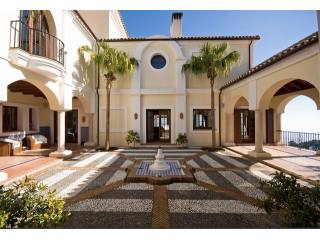 6 Bedrooms - Villa - Malaga - For Sale