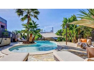 Bright and spacious villa with pool