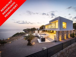 *reserved* Minimalistic Villa With Sea..