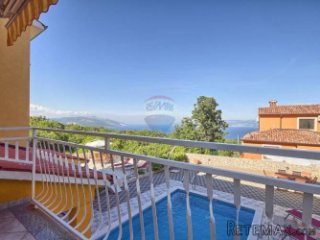 Villa s prekrasnim pogledom na more i vlastitim bazenom