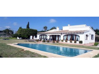 4 Bedrooms - Villa - Alicante - For Sale