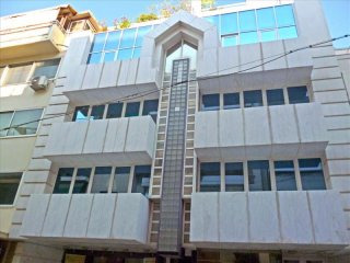 B175 - Commercial Building in prime..