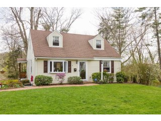 4 bedroom House For Sale: 9 Yerks Lane..