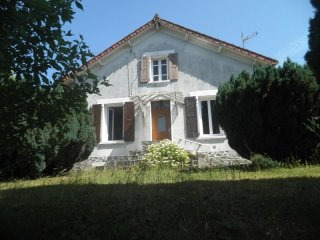 Detached House Close to Lake